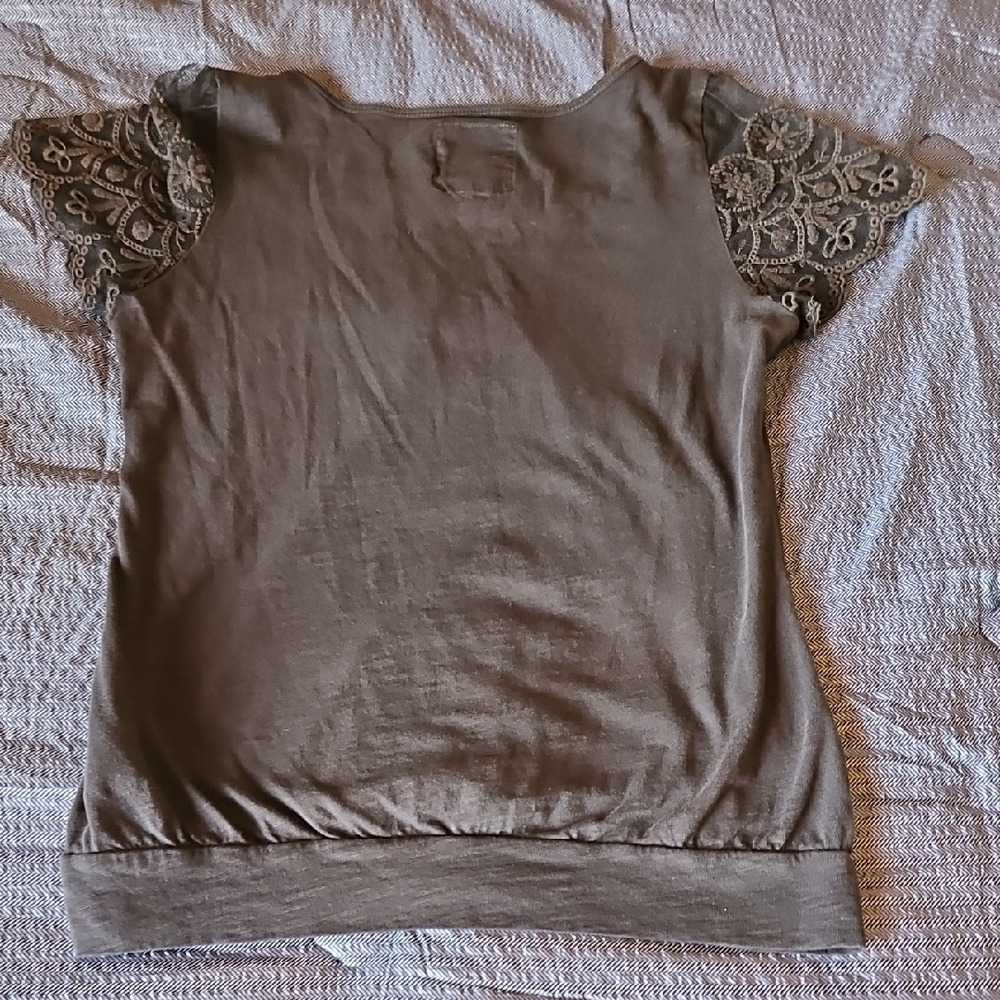 H&M Charcoal Lace Sleeve Women's Tee - Picture 3 of 3
